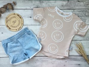 Set / beige Smile / Kurzarmshirt & Shorts